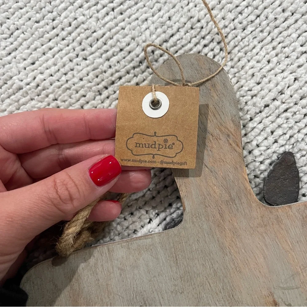 Mud Pie wooden cutting